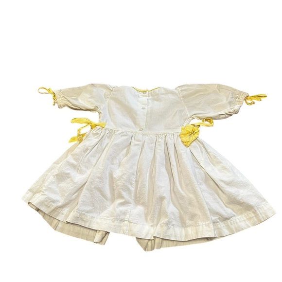 WELL DRESSED WOLF 3T Smocked dress, Yellow & White. Puff Sleeve, Pockets, Bows! - Picture 2 of 10